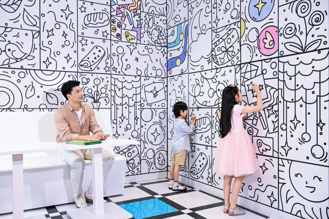 Crayola Creativity Store creative retail